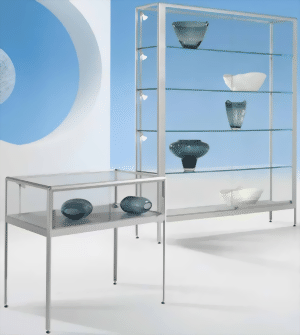 Standvitrine 1950x1500x500 mm HxBxT mit 5-seitiger ESG-Verglasung, eckige Profile