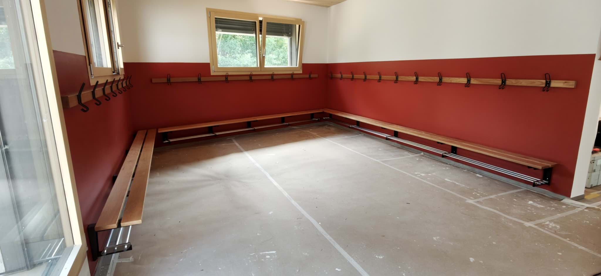Neuer Kindergarten mit modernen Sitzbänken